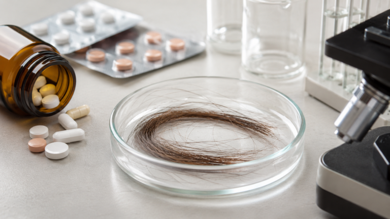 Medikamente als Ursache auffälliger Befunde bei der Haaranalyse [Bildinhalt mit KI erstellt]