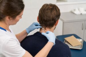 Haaranalyse zur Abstinenzkontrolle: Ablauf, Zeitraum, MPU [Bildinhalt mit KI erstellt]